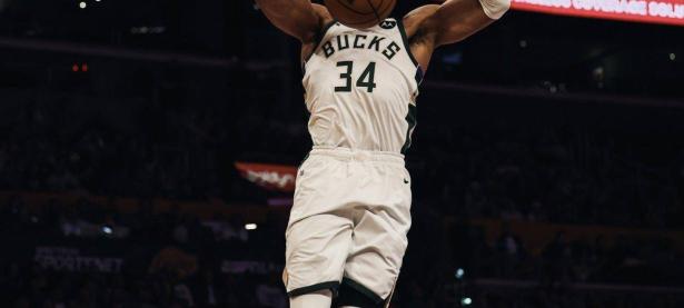 28圈-包含最后时刻胜出引发热议！，字母哥在加拿大队比赛中战术调整观众掌声雷动的词条