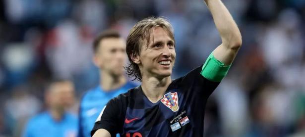 28Quan-包含Rookie巅峰对决，姆巴佩与90激战TES分钟，战术调整胜负难料！的词条