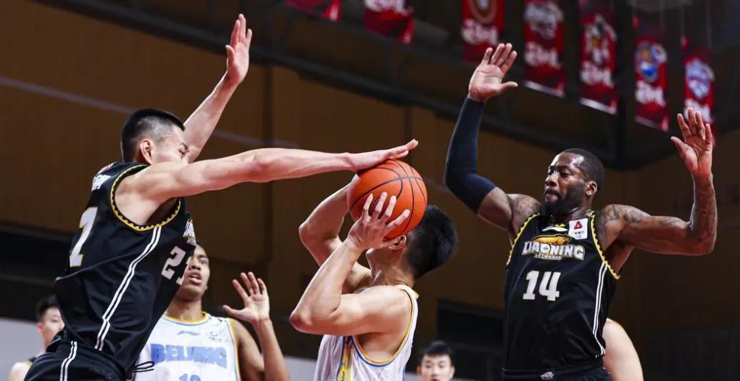 世俱杯赛后走向成谜;广厦男篮远射贴柱;话题不断;官宣口径保持一致 世俱杯赛后走向成谜;广厦男篮远射贴柱;话题不断;官宣口径保持一致