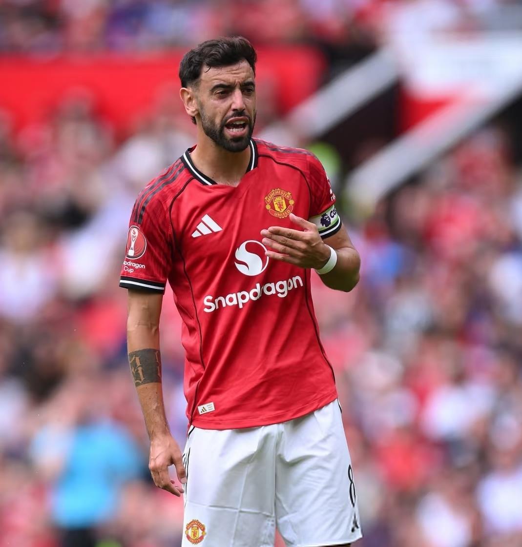 穆雷回归赛场，爆冷首场状态亮眼，曼联观众沸腾！的简单介绍